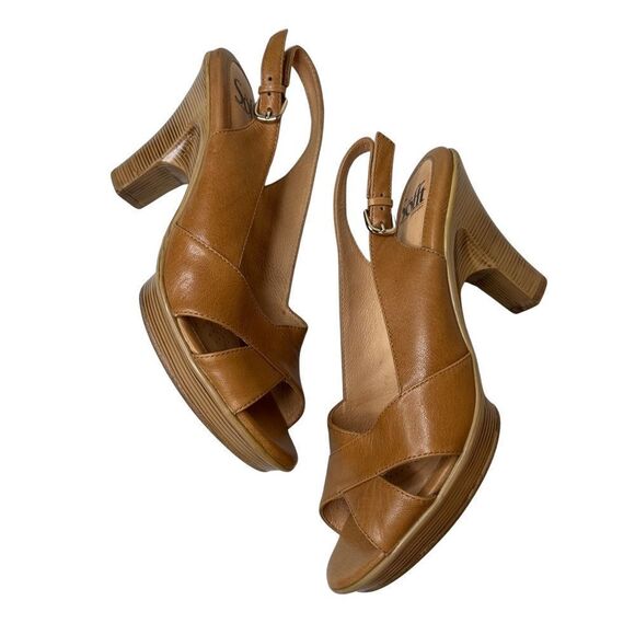 Sofft Women's Tan Sandals - Picture 2 of 15